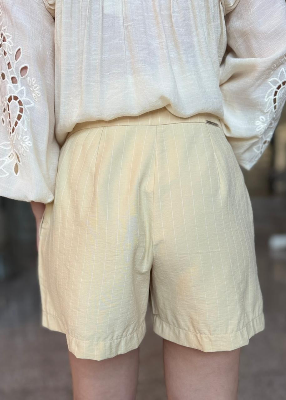 SHORTS RETO AMARELO MORENA ROSA