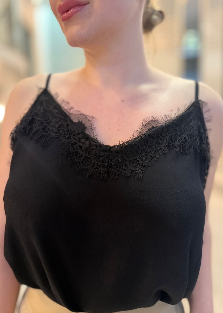 BLUSA AJUSTADA DECOTE RETO ALONGADA PRETO MORENA ROSA BLUSA AJUSTADA DECOTE RETO ALONGADA PRETO MORENA ROSA