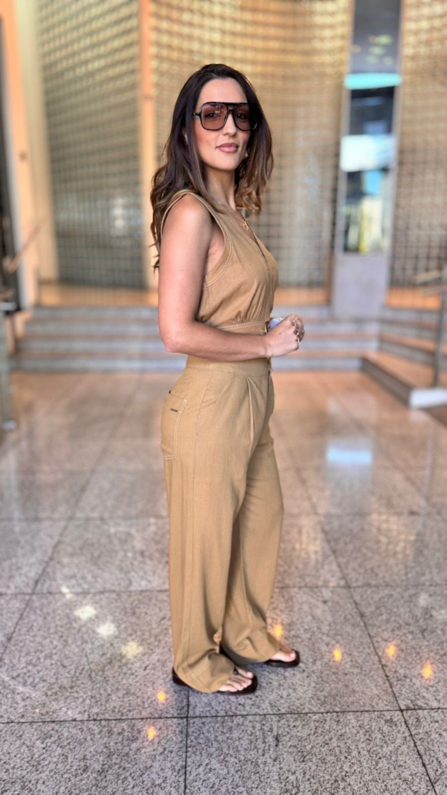 CALCA ALFAIATARIA COS ALTO DETALHE BARRA MORENA ROSA CALCA ALFAIATARIA COS ALTO DETALHE BARRA MORENA ROSA