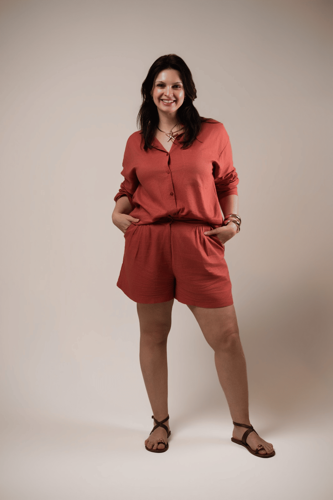SHORTS ALFAIATARIA ABIGAIL VERMELHO CANELA SHORTS ALFAIATARIA ABIGAIL VERMELHO CANELA