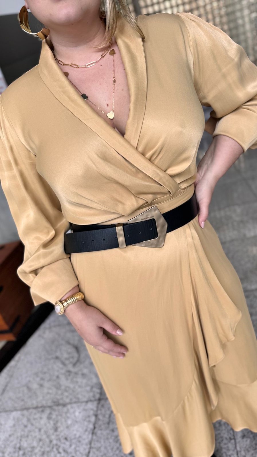 VESTIDO SOLTO TRANSPASSADO BEGE MORENA ROSA