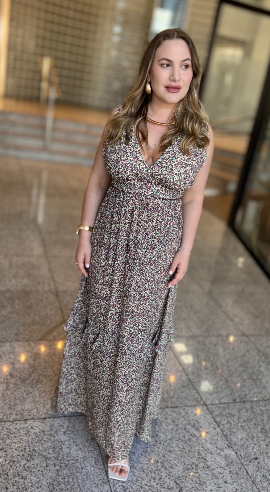 VESTIDO SOLTO DECOTE V COM ALCA MIDI MORENA ROSA VESTIDO SOLTO DECOTE V COM ALCA MIDI MORENA ROSA