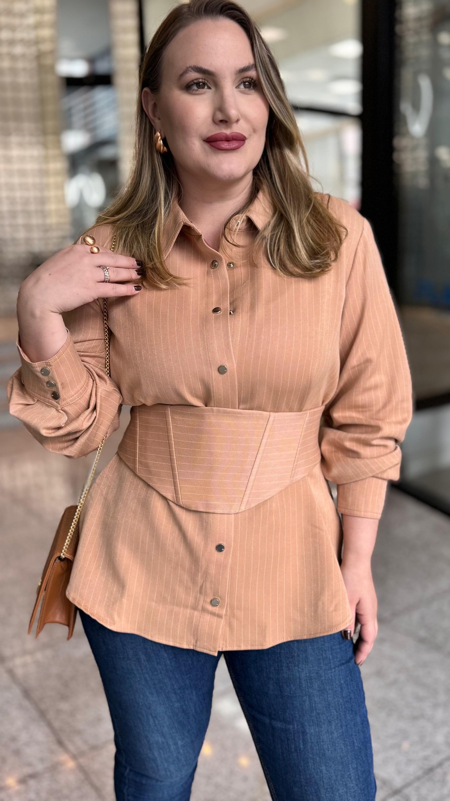 CAMISA AJUSTADA MORENA ROSA