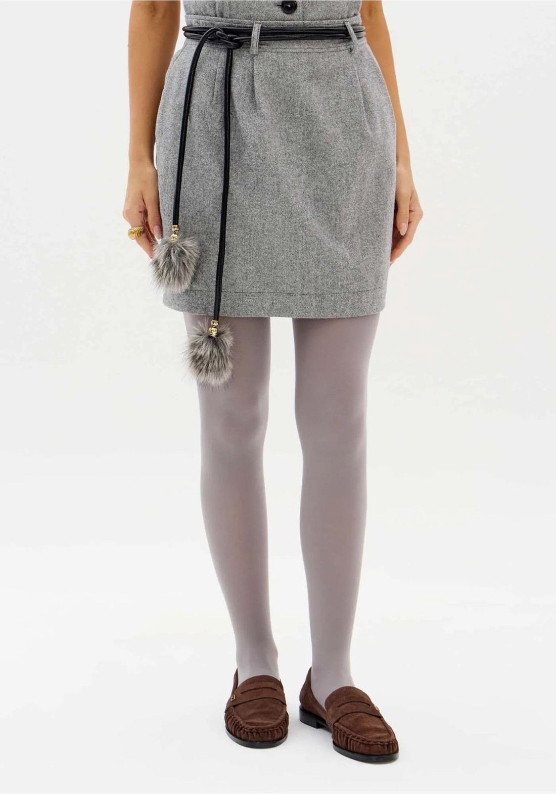 SHORT SAIA COM CINTURA MÉDIA LANÇA PERFUME