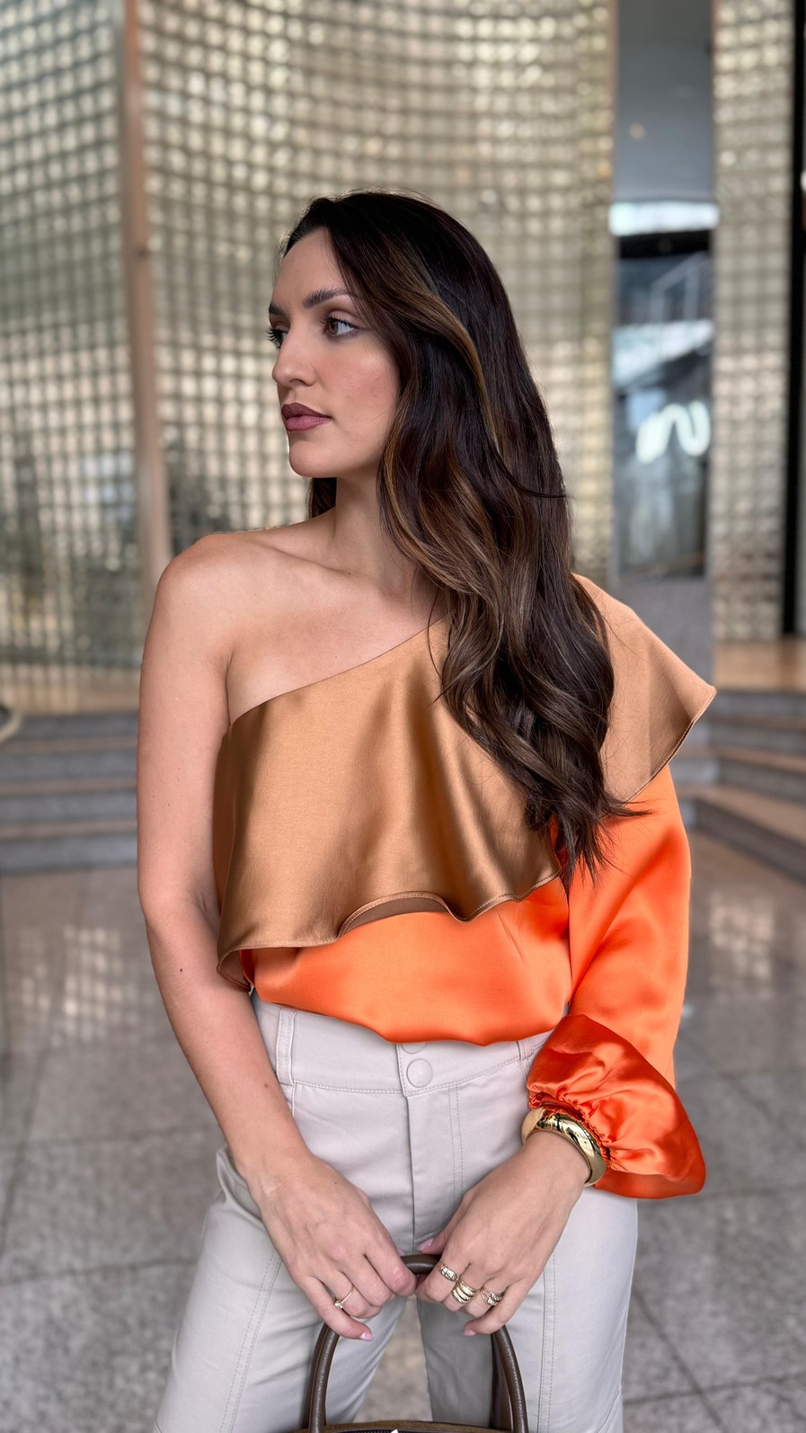 BLUSA OMBRO SO DE CETIM COM BABADO MORENA ROSA BLUSA OMBRO SO DE CETIM COM BABADO MORENA ROSA