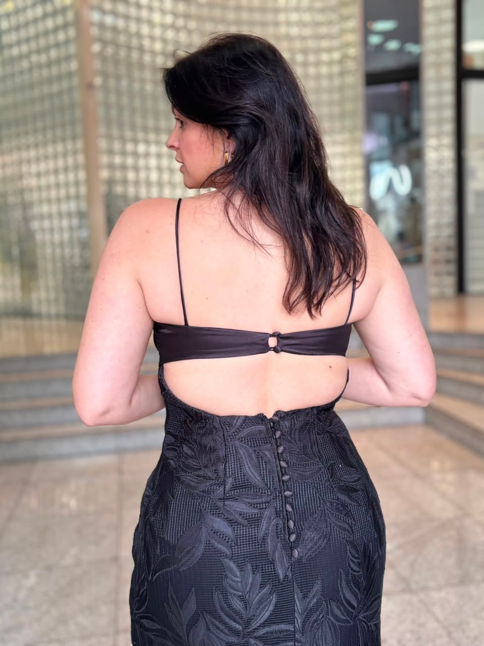 VESTIDO AJUSTADO DECOTE RETO COM ALCA MIDI PRETO MORENA ROSA VESTIDO AJUSTADO DECOTE RETO COM ALCA MIDI PRETO MORENA ROSA