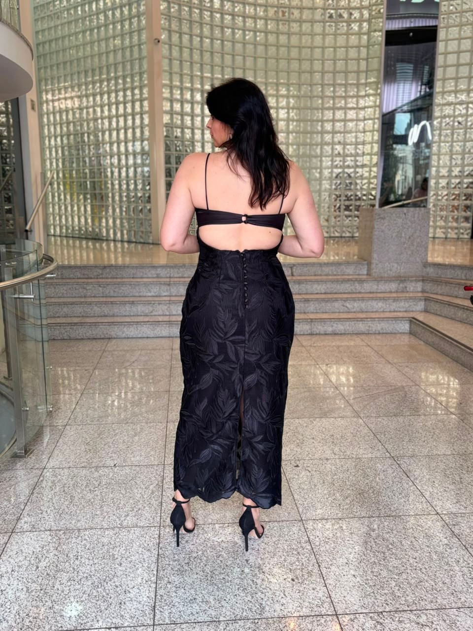 VESTIDO AJUSTADO DECOTE RETO COM ALCA MIDI PRETO MORENA ROSA VESTIDO AJUSTADO DECOTE RETO COM ALCA MIDI PRETO MORENA ROSA