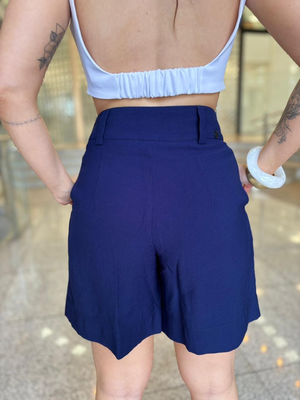 BERMUDA RETA BARRA DOBRADA AZUL MARINHO MORENA ROSA BERMUDA RETA BARRA DOBRADA AZUL MARINHO MORENA ROSA
