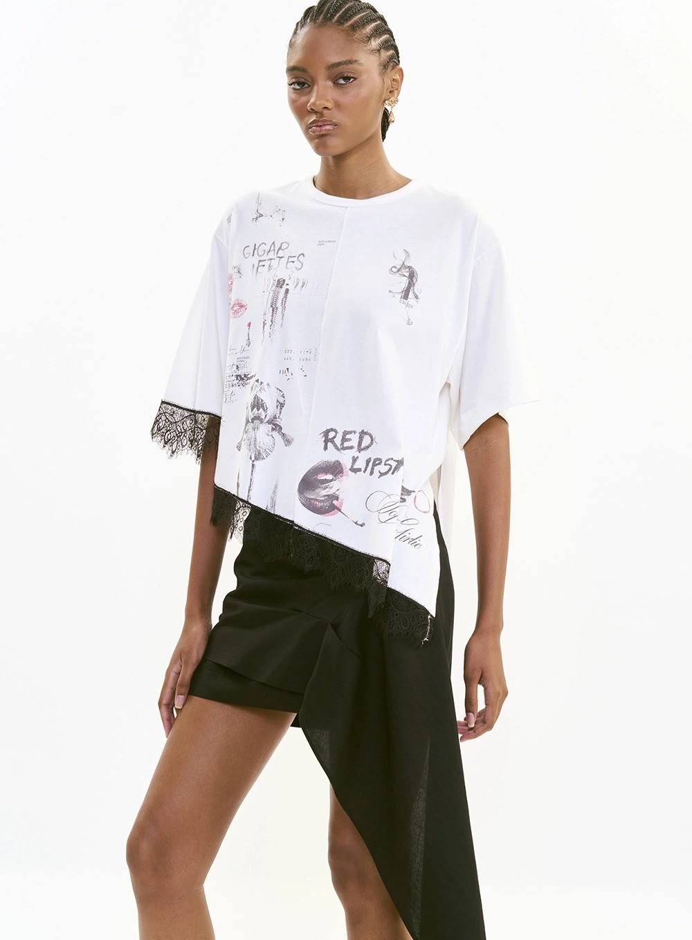 CAMISETA LOOSE ASSIMÉTRICA COM RENDA OFF SHELL COLCCI CAMISETA LOOSE ASSIMÉTRICA COM RENDA OFF SHELL COLCCI