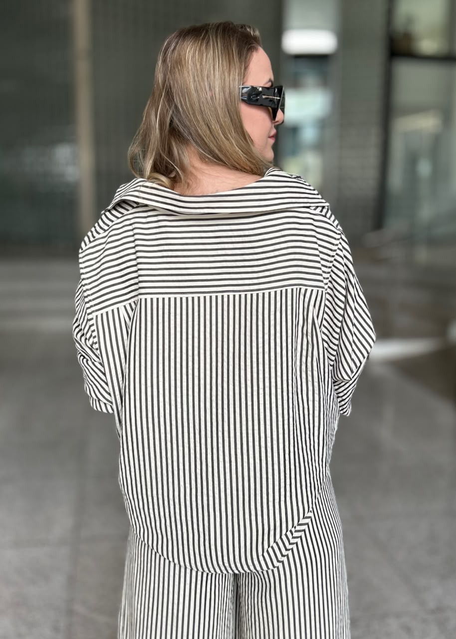 CAMISA OVERSIZED LISTRADA LANÇA PERFUME