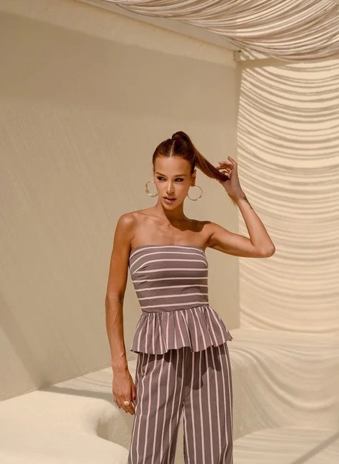 CONJUNTO CALCA ALADIM E BLUSA TOMARA QUE CAIA LISTRAS CONJUNTO CALCA ALADIM E BLUSA TOMARA QUE CAIA LISTRAS