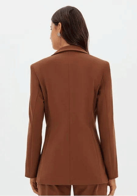 BLAZER SLIM COM TRANSPASSE MARROM LANÇA PERFUME BLAZER SLIM COM TRANSPASSE MARROM LANÇA PERFUME