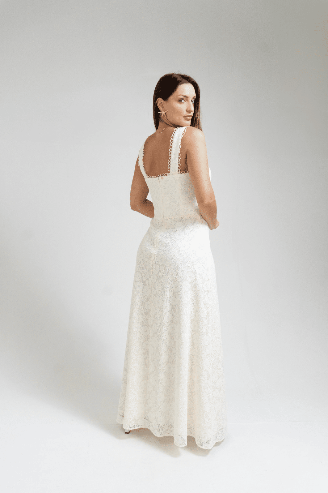 VESTIDO LONGO COM RENDA OFF WHITE LANÇA PERFUME VESTIDO LONGO COM RENDA OFF WHITE LANÇA PERFUME