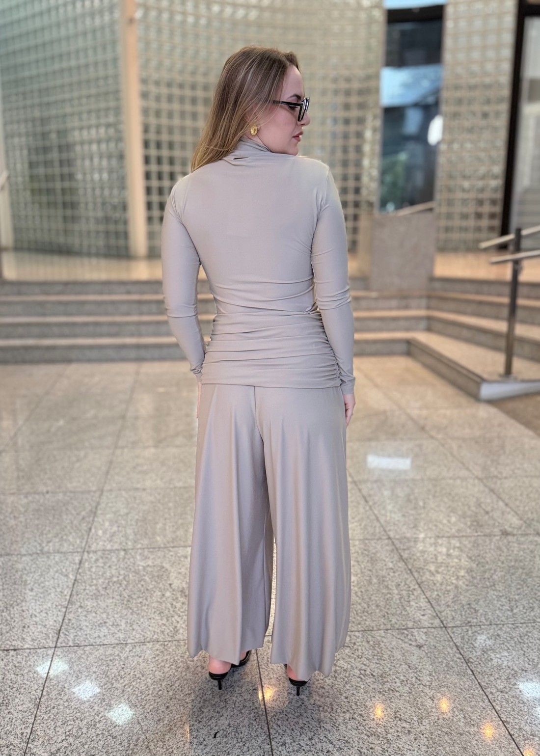 CALÇA ALADIM DE MALHA BEGE LANÇA PERFUME CALÇA ALADIM DE MALHA BEGE LANÇA PERFUME