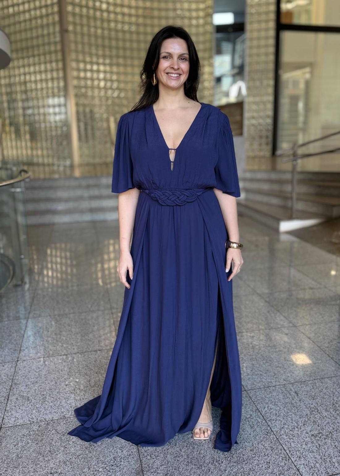 VESTIDO AJUSTADO DECOTE V MANGA CURTA LONGO AZUL MARINHO MORENA ROSA VESTIDO AJUSTADO DECOTE V MANGA CURTA LONGO AZUL MARINHO MORENA ROSA