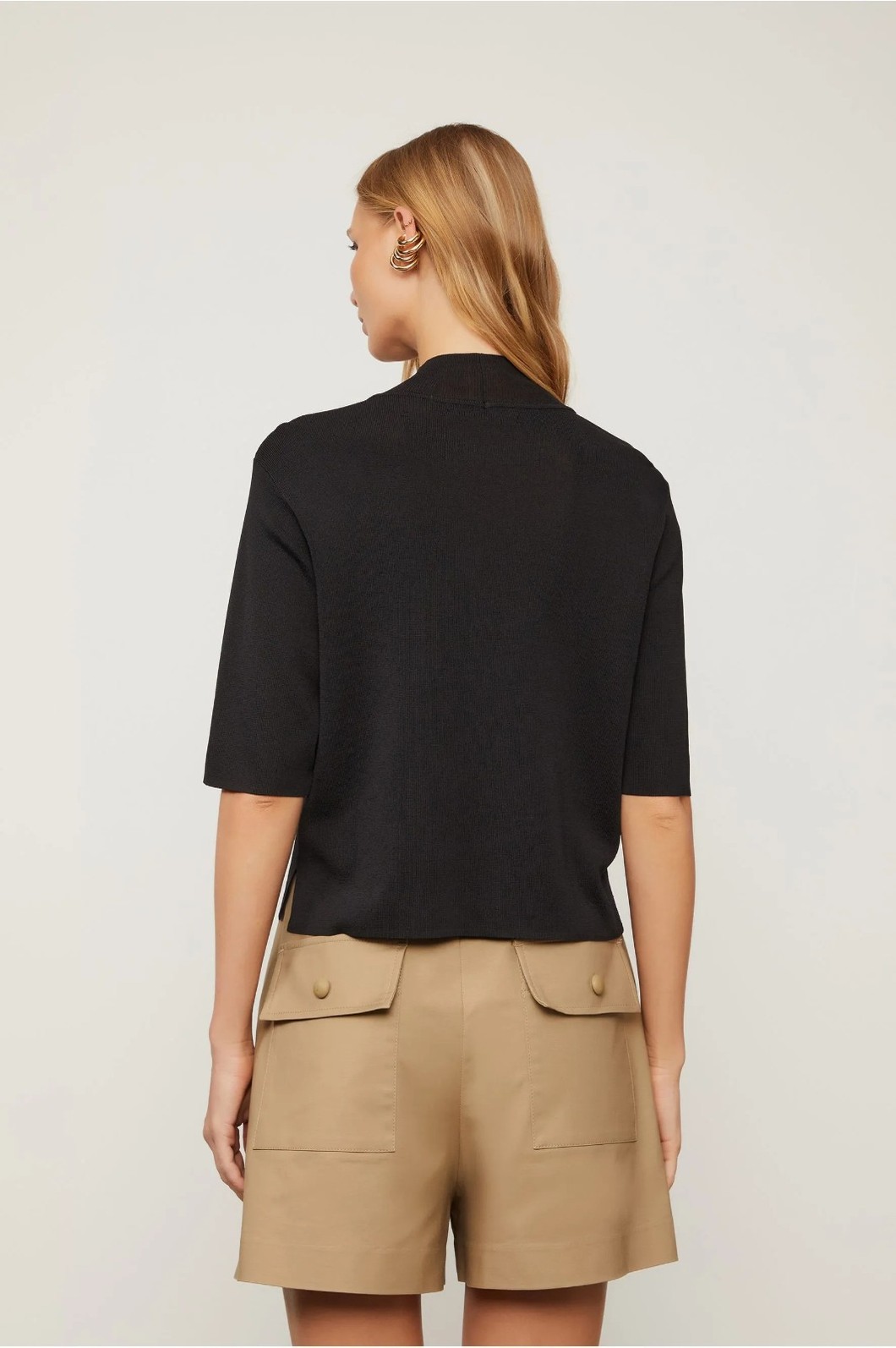 TSHIRT TRICOT BASICA GOLA  ALTA PRETO ANIMALE