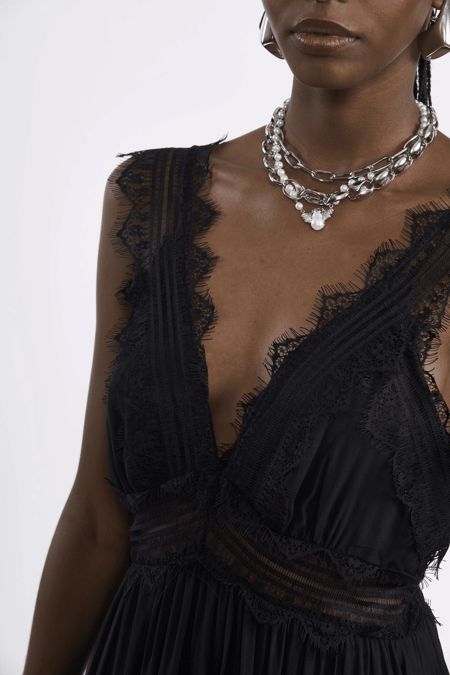 VESTIDO SOLTO COM DETALHES EM RENDA PRETO COLCCI VESTIDO SOLTO COM DETALHES EM RENDA PRETO COLCCI