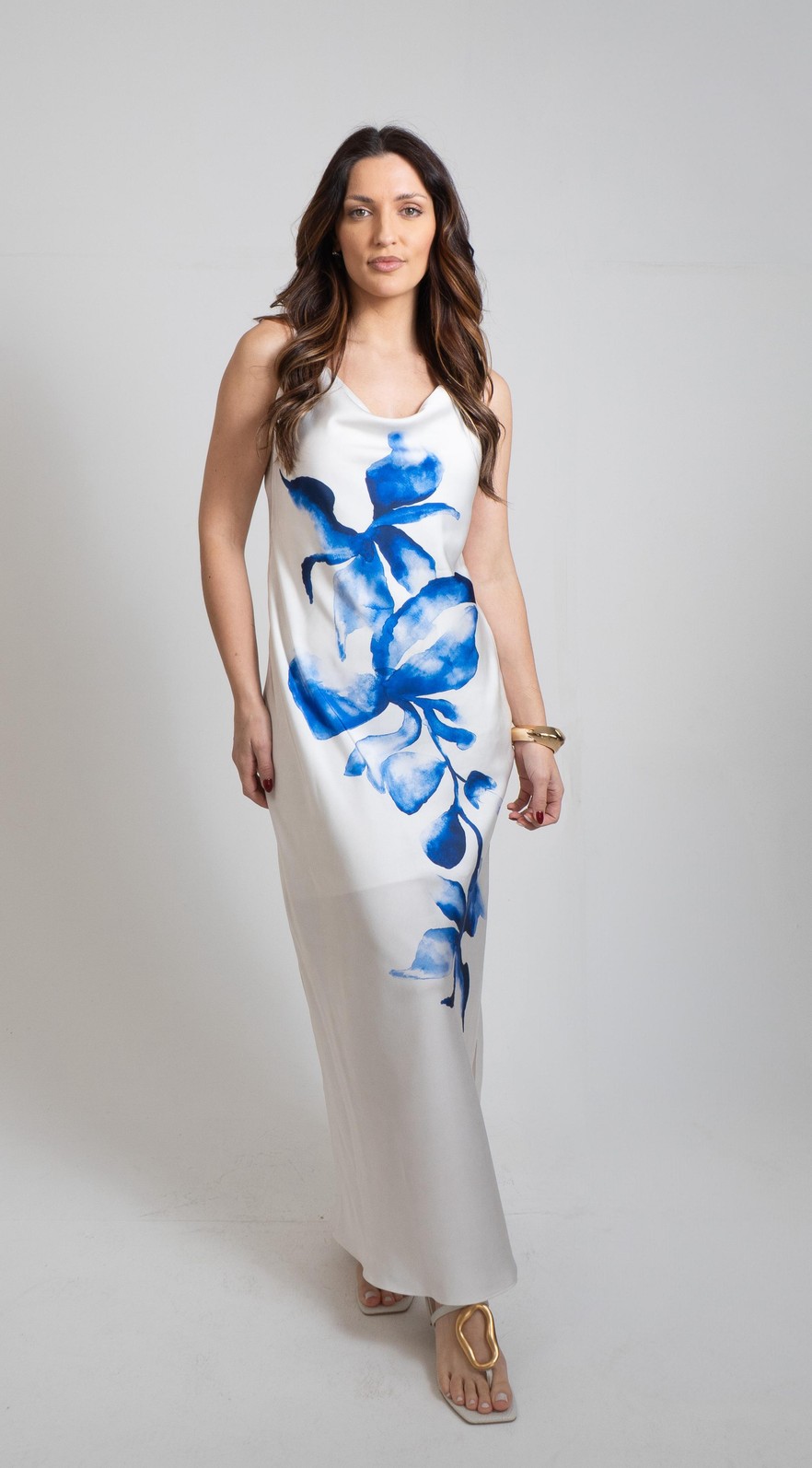 VESTIDO SOLTO DECOTE V COM ALCA LONGO MORENA ROSA VESTIDO SOLTO DECOTE V COM ALCA LONGO MORENA ROSA