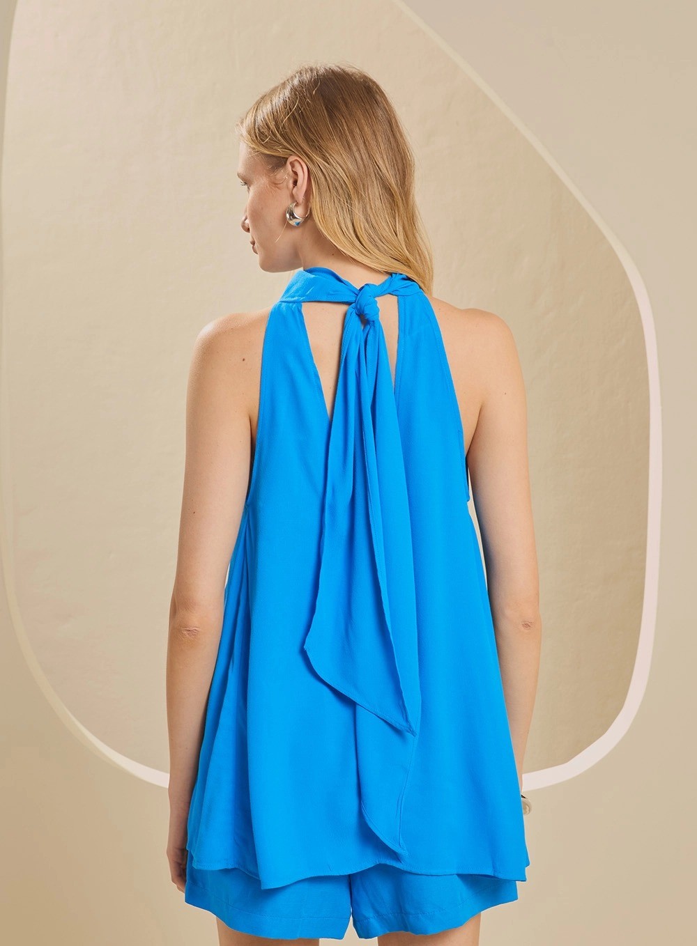 BLUSA HALTER ALONGADA COM AMARRAÇÃO AZUL DIAZUR FORUM BLUSA HALTER ALONGADA COM AMARRAÇÃO AZUL DIAZUR FORUM