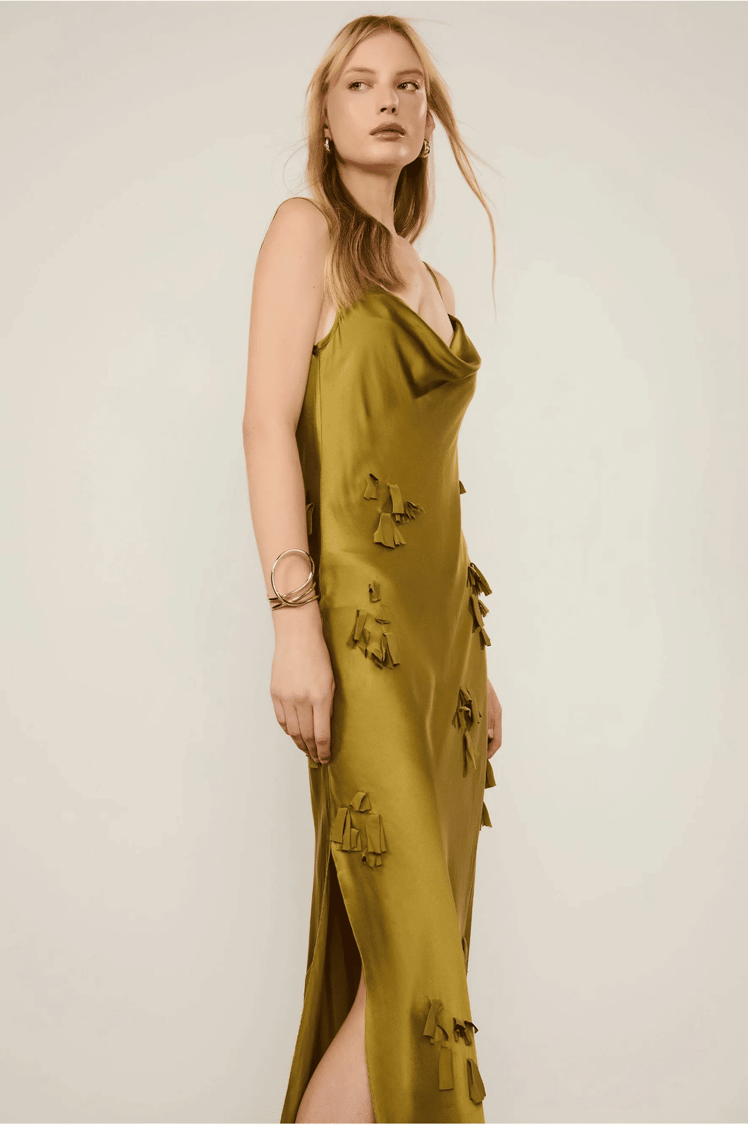 VESTIDO LONGO COM FLORES CAIDAS VERDE ANIMALE VESTIDO LONGO COM FLORES CAIDAS VERDE ANIMALE