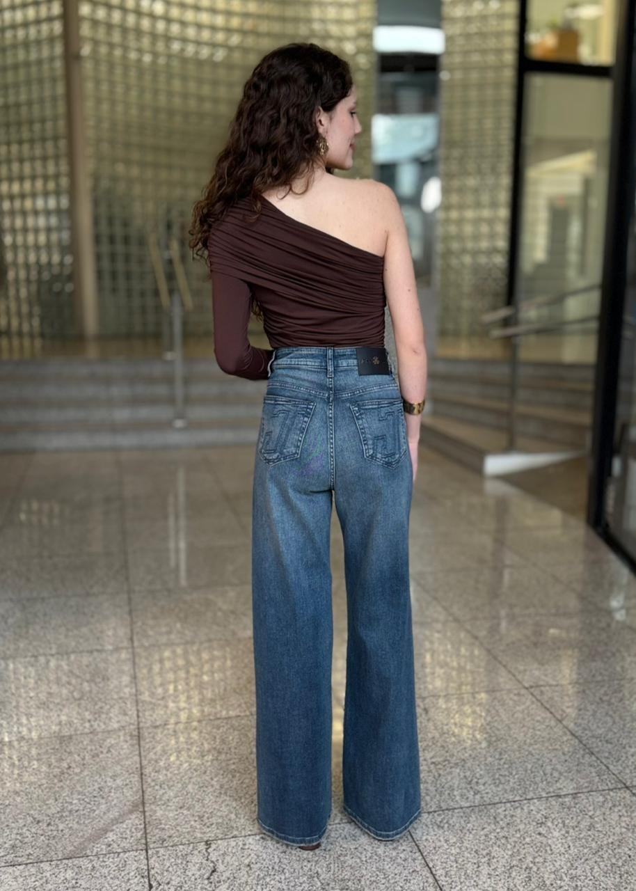 BLUSA JUSTA OMBRO SÓ MARROM NOBUCK FORUM BLUSA JUSTA OMBRO SÓ MARROM NOBUCK FORUM