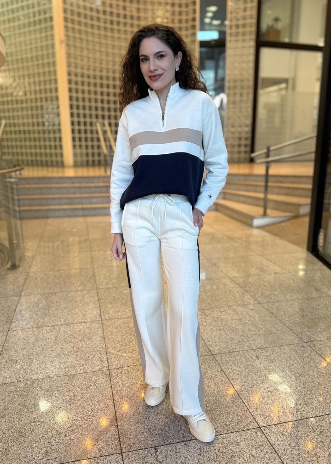 CALCA MOLETOM RECORTES OFF WHITE  CALVIN KLEIN