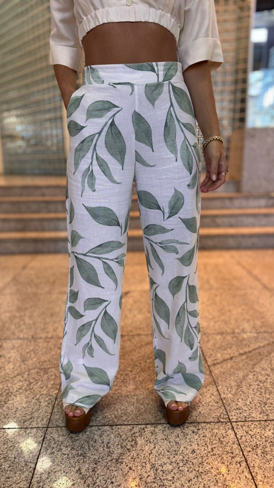 CALCA ALFAIATARIA  LINHO ESTAMPADO CALVIN KLEIN CALCA ALFAIATARIA  LINHO ESTAMPADO CALVIN KLEIN