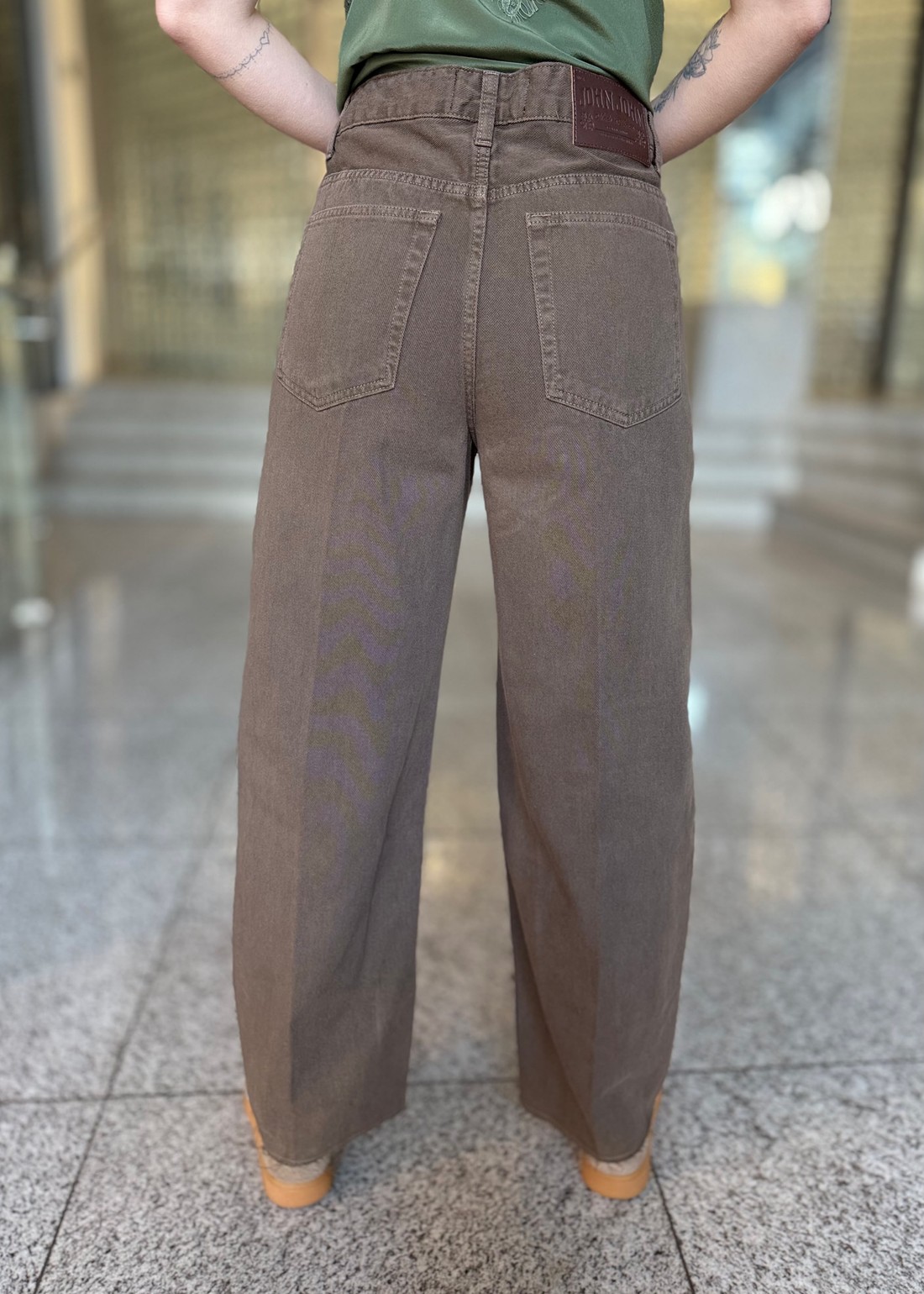 CALCA BALLOON BROWN JOHN JOHN CALCA BALLOON BROWN JOHN JOHN
