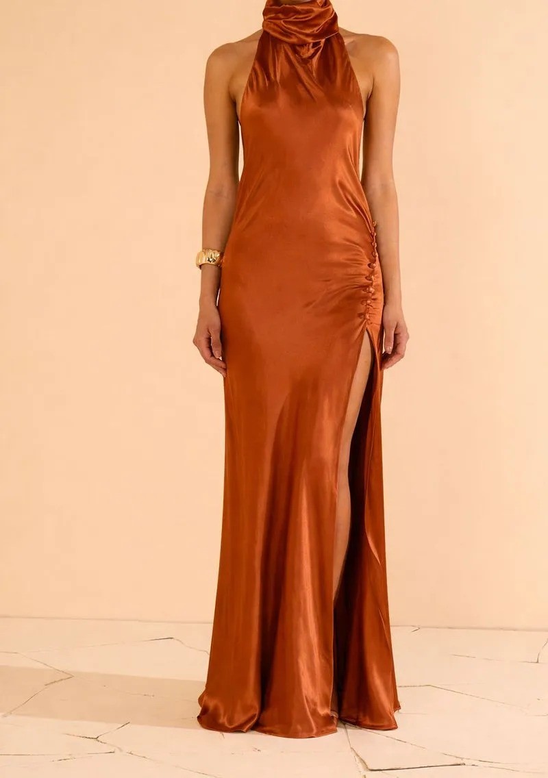 VESTIDO AJUSTADO GOLA ALTA SEM MANGA LONGO MARROM MORENA ROSA