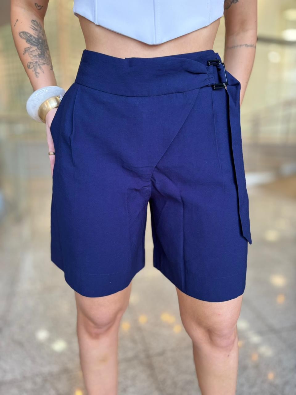BERMUDA RETA BARRA DOBRADA AZUL MARINHO MORENA ROSA BERMUDA RETA BARRA DOBRADA AZUL MARINHO MORENA ROSA