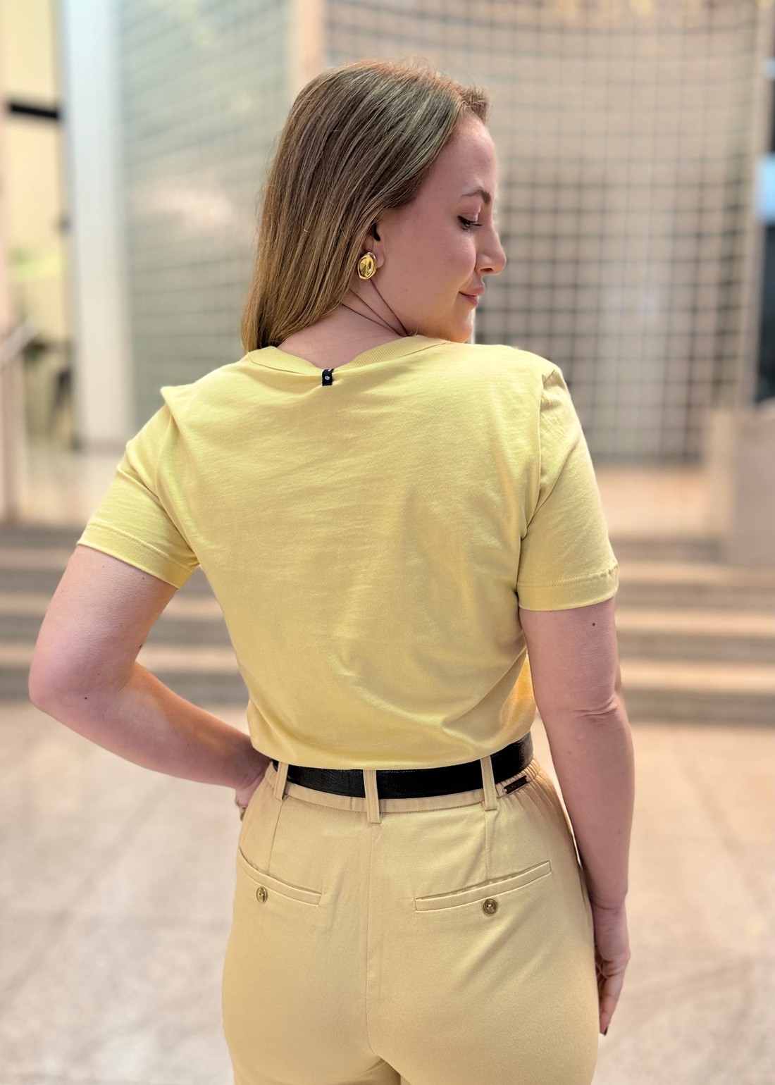 CAMISETA AMARELO SOLENE COLCCI CAMISETA AMARELO SOLENE COLCCI