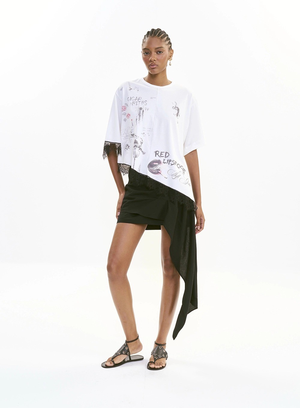 CAMISETA LOOSE ASSIMÉTRICA COM RENDA OFF SHELL COLCCI CAMISETA LOOSE ASSIMÉTRICA COM RENDA OFF SHELL COLCCI
