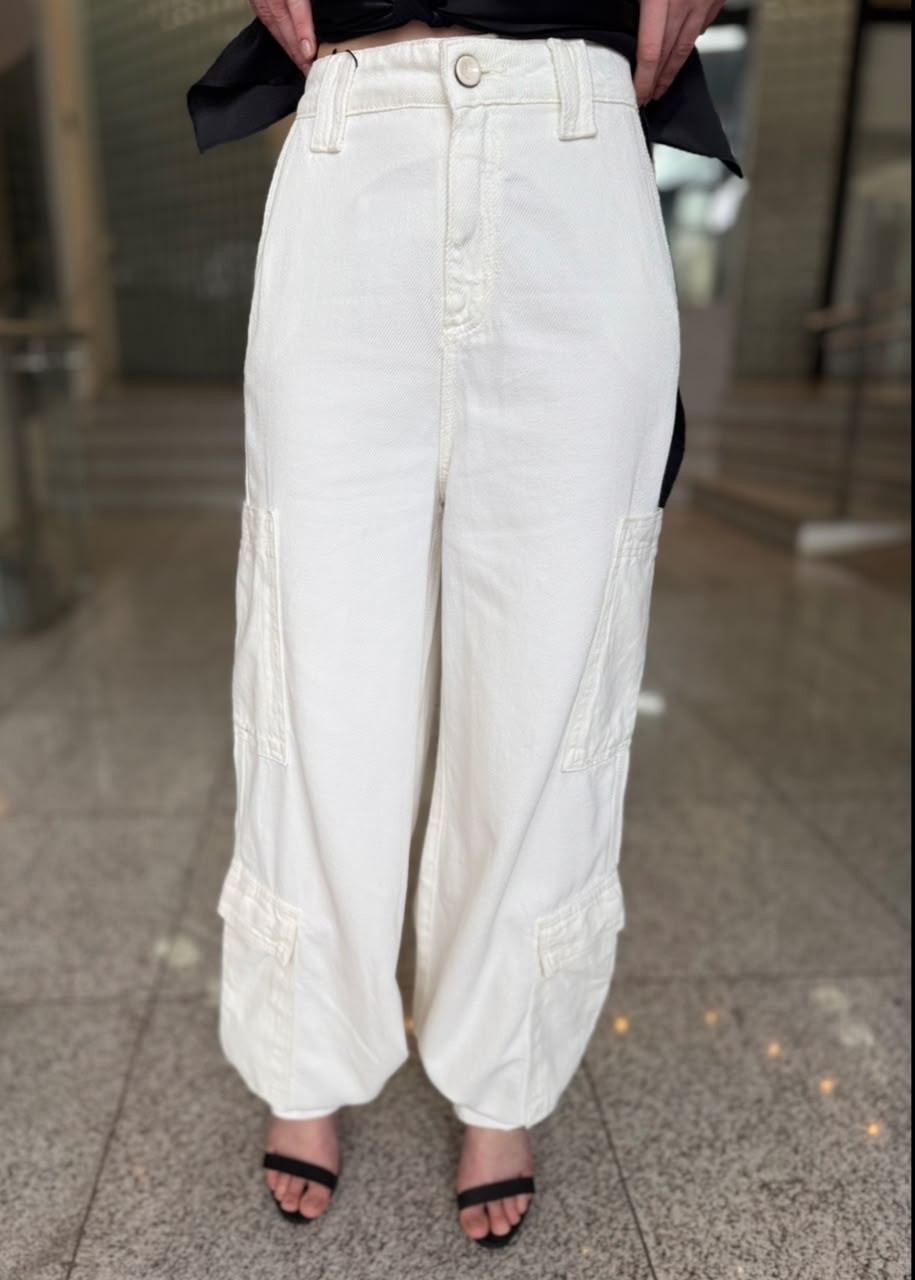 CALCA SARJA RELAXED CARGO HIGH OFF WHITE LANÇA PERFUME CALCA SARJA RELAXED CARGO HIGH OFF WHITE LANÇA PERFUME
