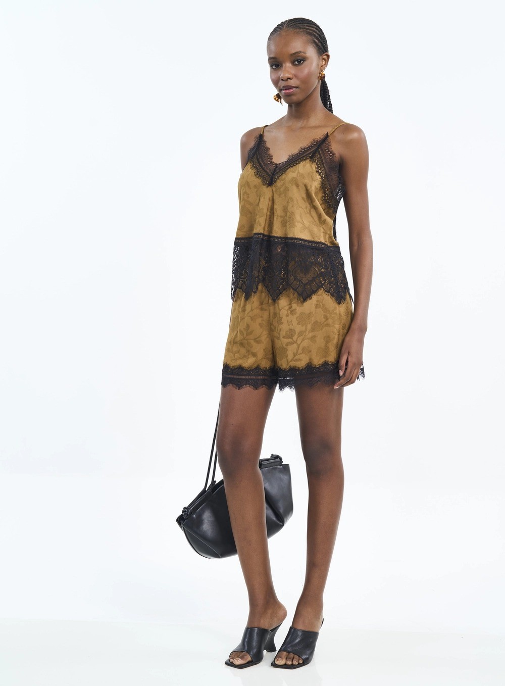 BLUSA JACQUARD DETALHE RENDA MARROM CUMARU COLCCI BLUSA JACQUARD DETALHE RENDA MARROM CUMARU COLCCI