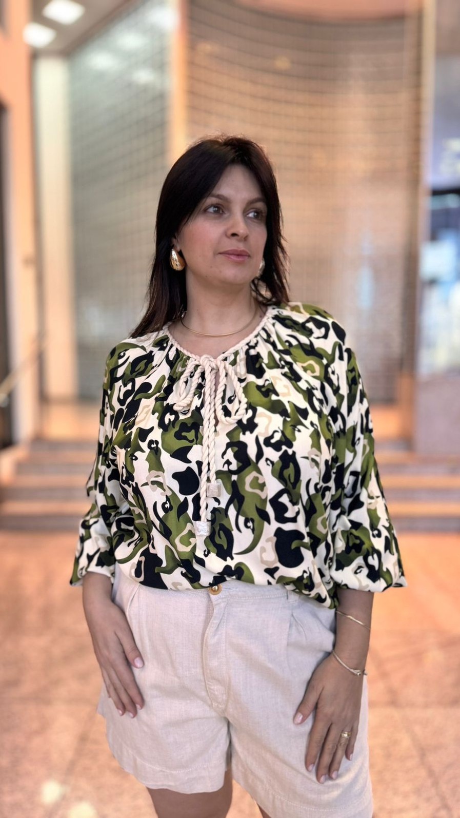 BATA DECOTE AMARRACAO COM CORDAO MARIA VALENTINA BATA DECOTE AMARRACAO COM CORDAO MARIA VALENTINA