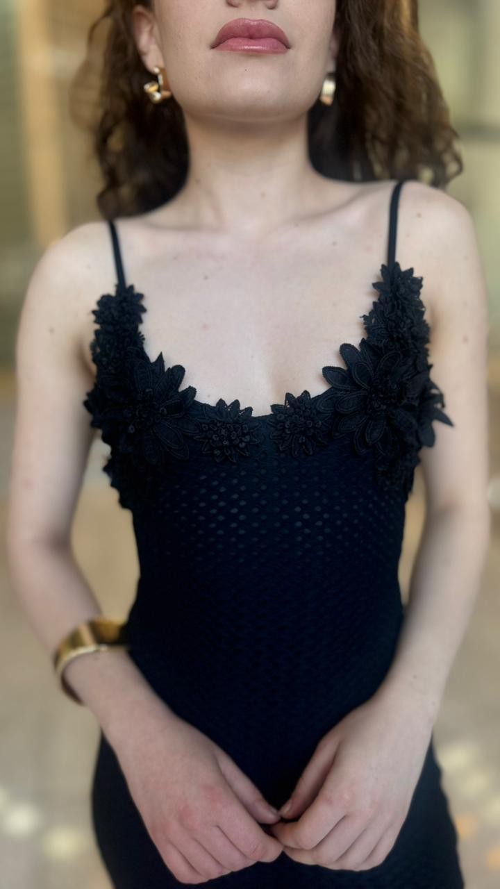 VESTIDO SUPER MIDI DE ALÇAS COM APLICAÇÃO LANÇA PERFUME VESTIDO SUPER MIDI DE ALÇAS COM APLICAÇÃO LANÇA PERFUME