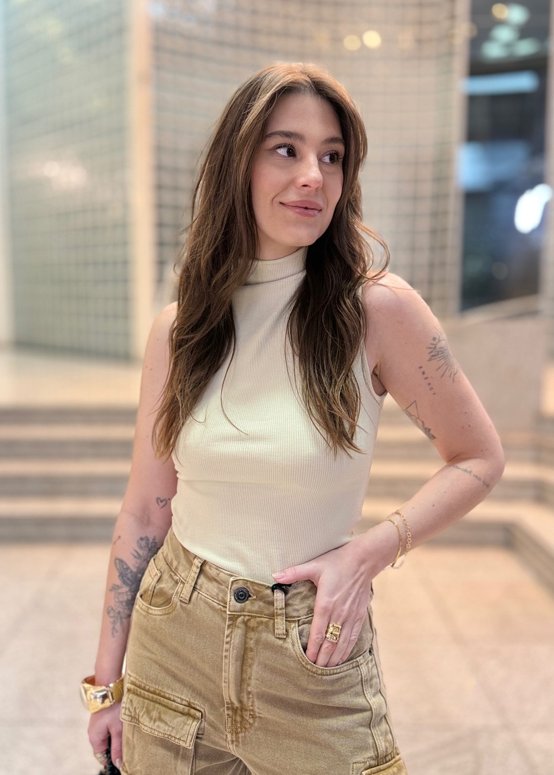 BLUSA CANELADA SEM MANGA COM GOLA LANÇA PERFUME BLUSA CANELADA SEM MANGA COM GOLA LANÇA PERFUME