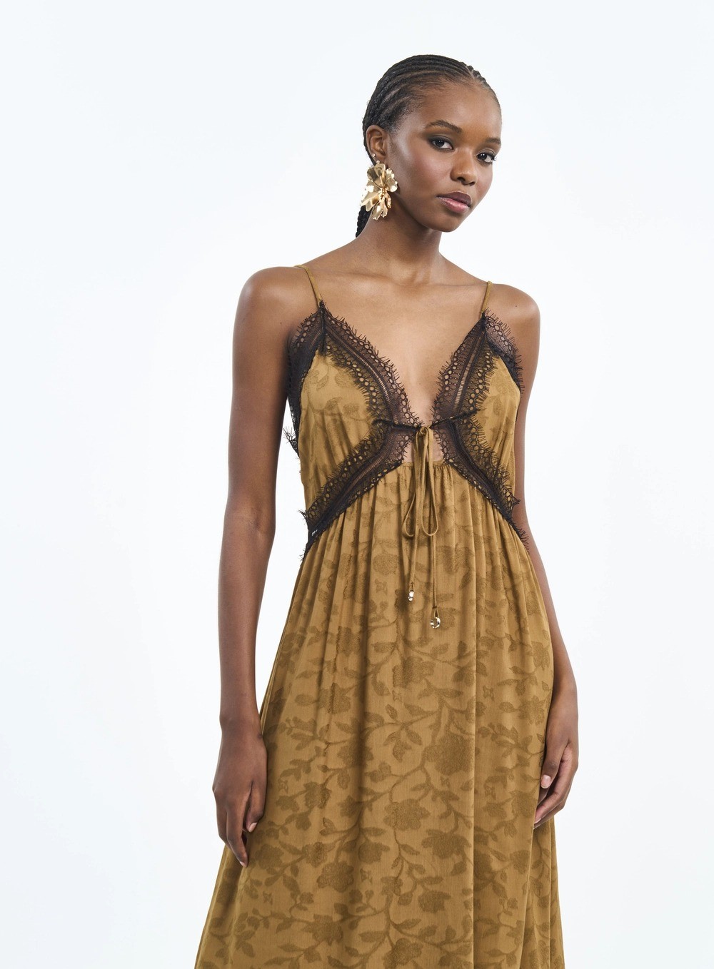 VESTIDO LONGO COM RENDA E TEXTURA FLORAL  COLCCI