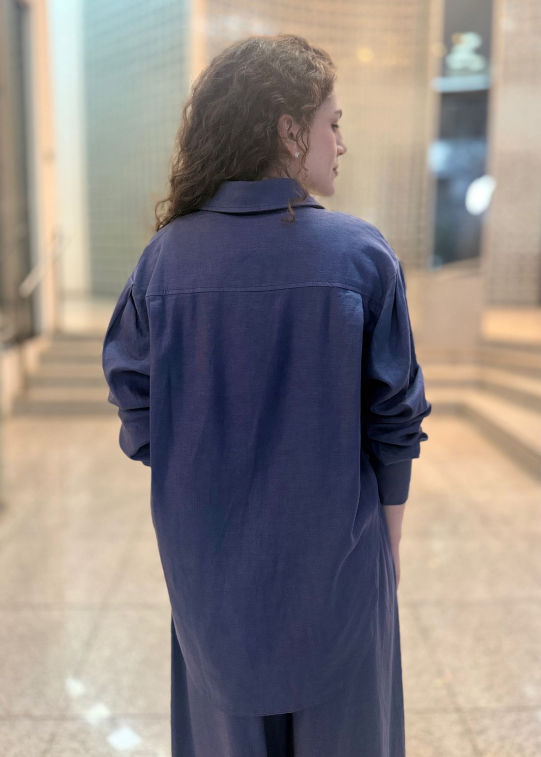 CAMISA ALONGADA COM LINHO AZUL LANÇA PERFUME CAMISA ALONGADA COM LINHO AZUL LANÇA PERFUME