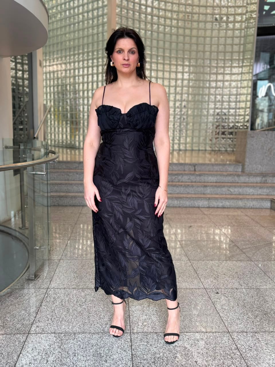 VESTIDO AJUSTADO DECOTE RETO COM ALCA MIDI PRETO MORENA ROSA VESTIDO AJUSTADO DECOTE RETO COM ALCA MIDI PRETO MORENA ROSA