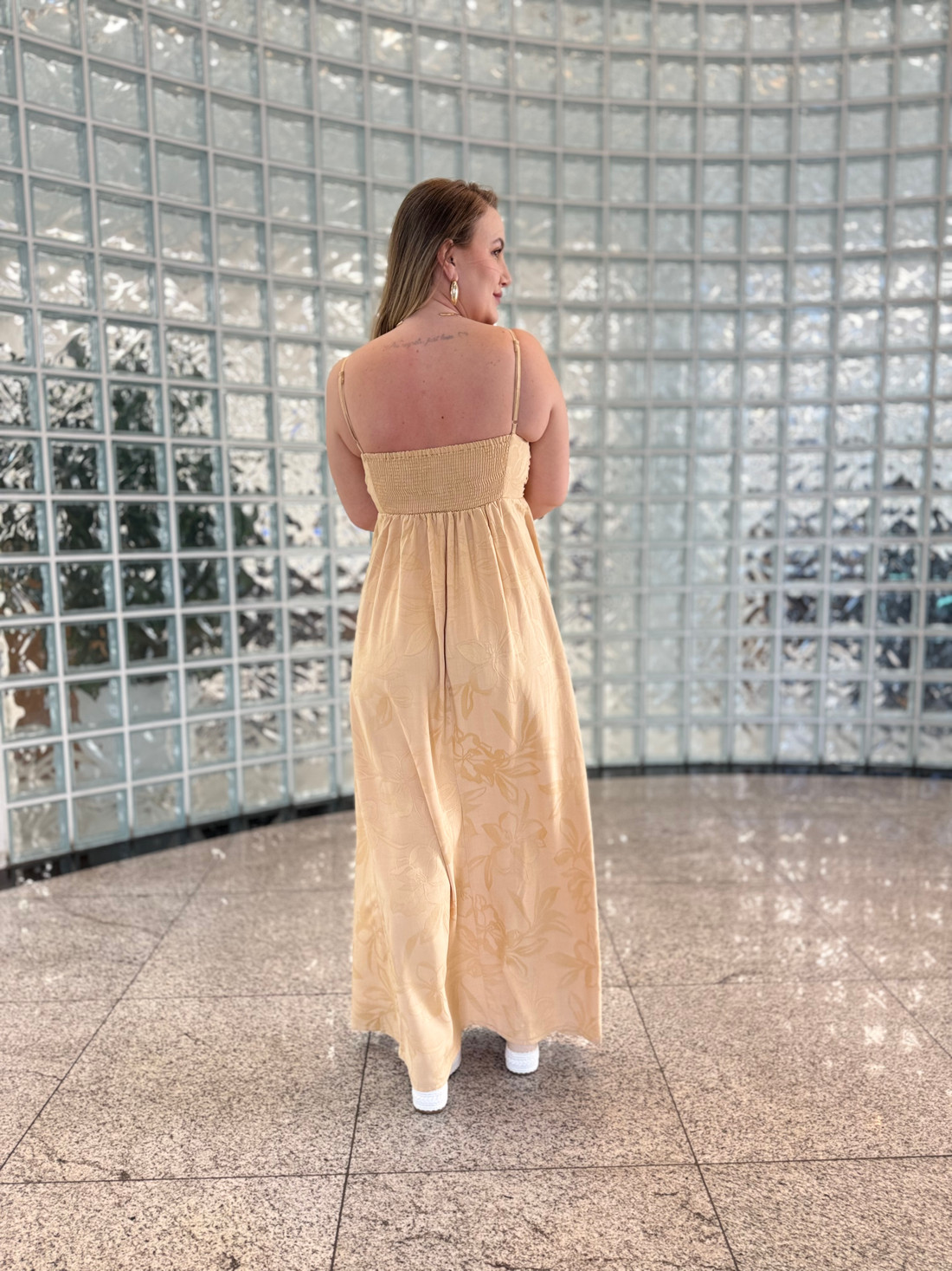 VESTIDO LONGO VISCOSE FLORAL AMENDOA MY PLACE VESTIDO LONGO VISCOSE FLORAL AMENDOA MY PLACE