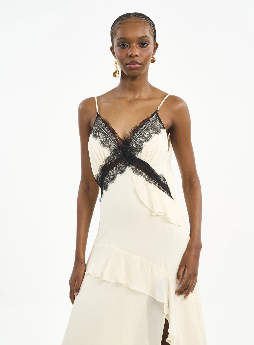 VESTIDO LONGO COM RENDA E BABADOS BEGE AFFOGATO COLCCI VESTIDO LONGO COM RENDA E BABADOS BEGE AFFOGATO COLCCI