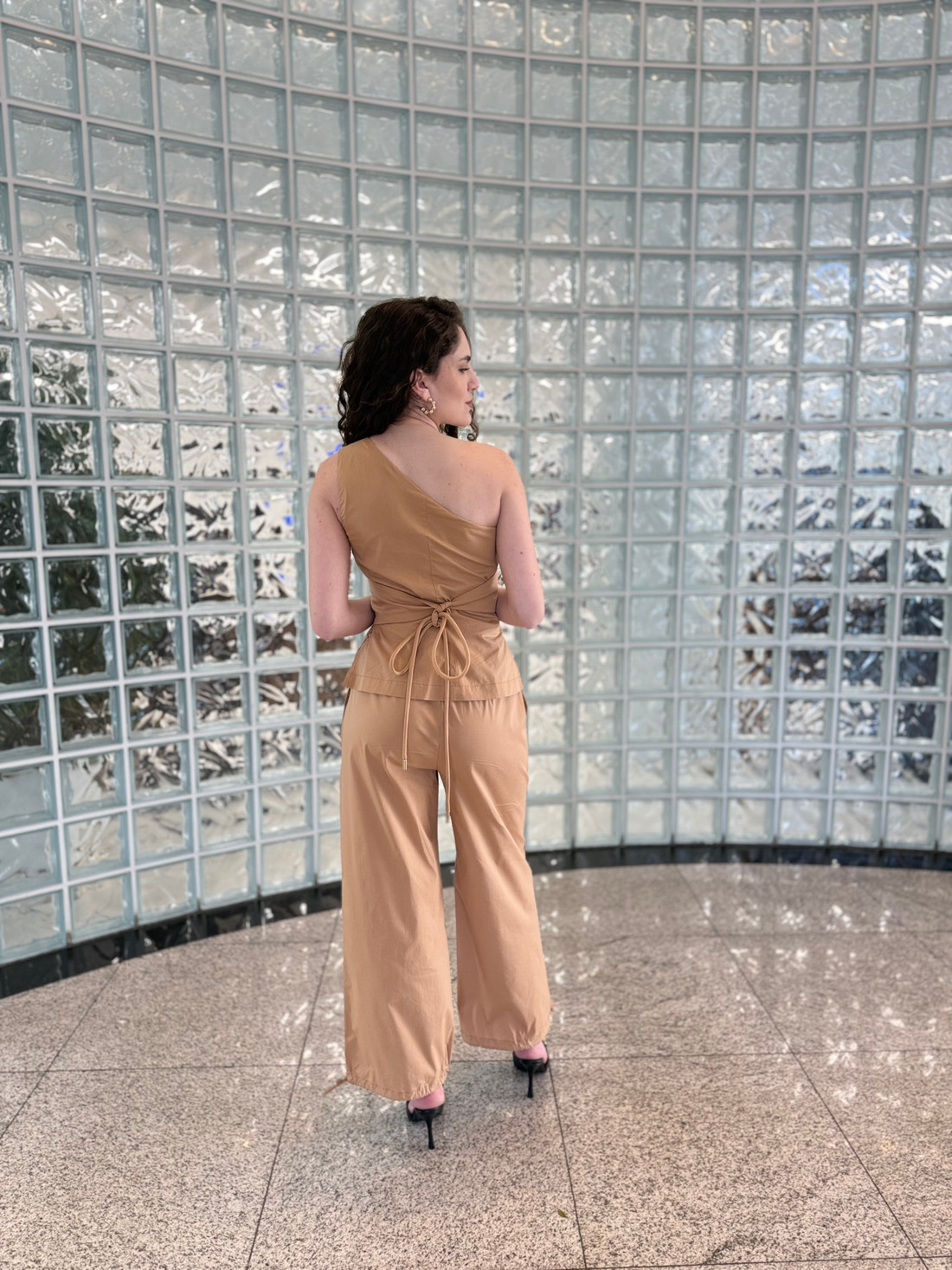 CALCA JOGGING ALTA CAMEL MORENA ROSA CALCA JOGGING ALTA CAMEL MORENA ROSA