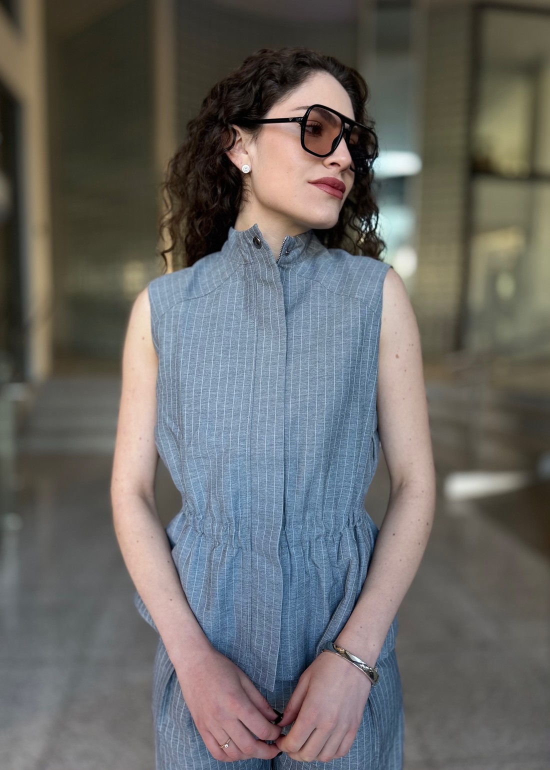CONJUNTO COM TRÊS PEÇAS CINZA CONJUNTO COM TRÊS PEÇAS CINZA