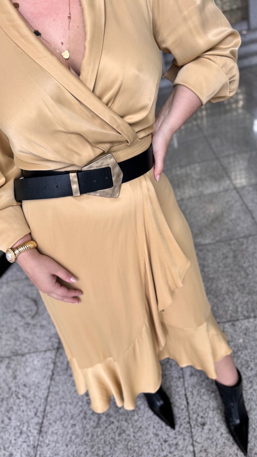 VESTIDO SOLTO TRANSPASSADO BEGE MORENA ROSA