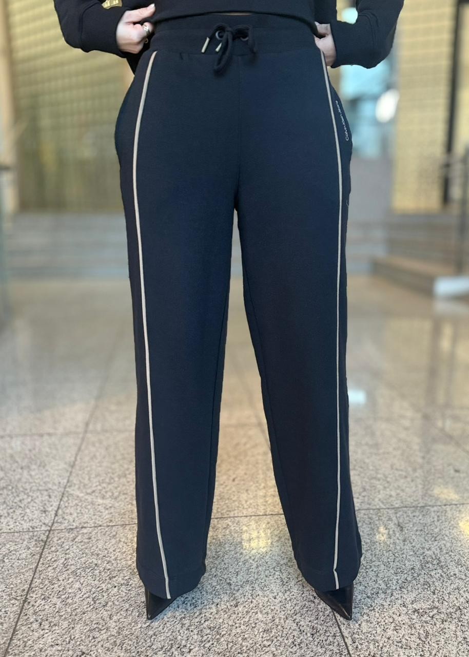 CALCA DETALHE FRISO PRETO CALVIN KLEIN CALCA DETALHE FRISO PRETO CALVIN KLEIN