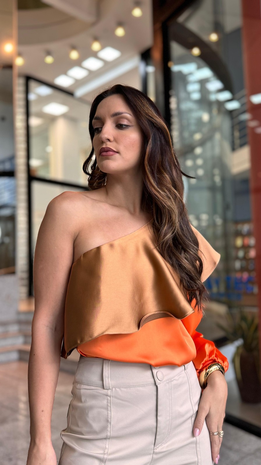 BLUSA OMBRO SO DE CETIM COM BABADO MORENA ROSA BLUSA OMBRO SO DE CETIM COM BABADO MORENA ROSA