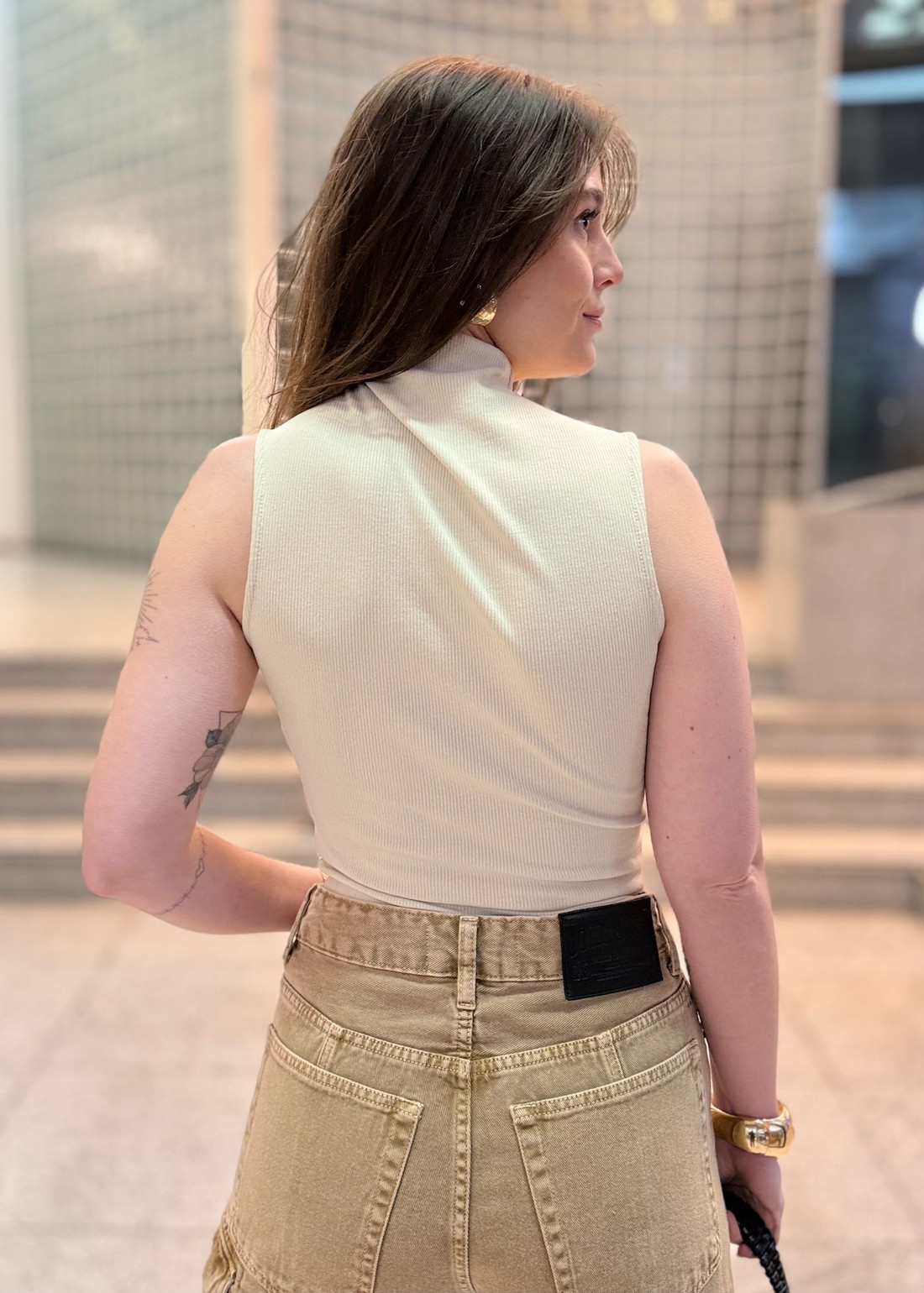 BLUSA CANELADA SEM MANGA COM GOLA LANÇA PERFUME BLUSA CANELADA SEM MANGA COM GOLA LANÇA PERFUME