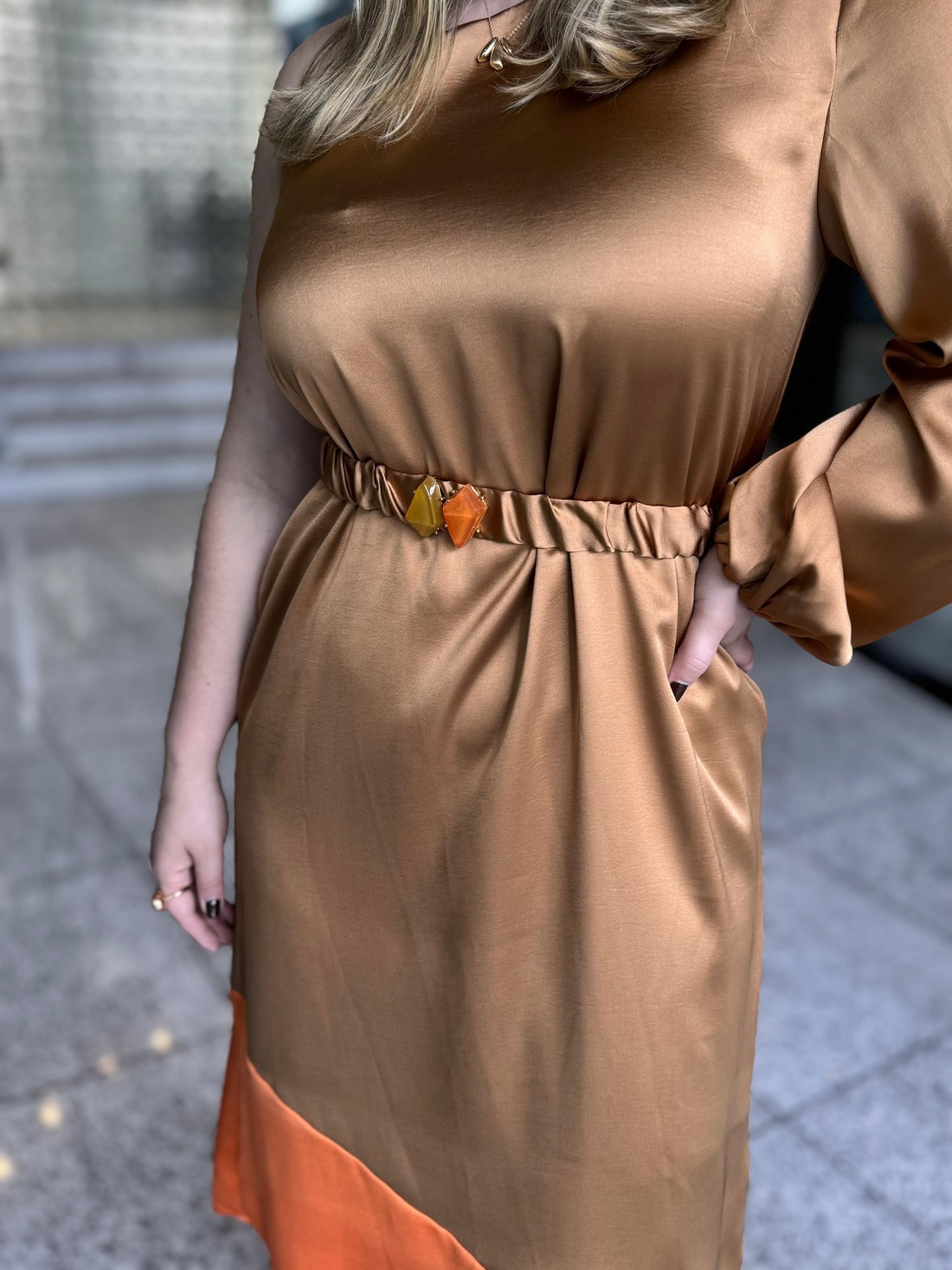 VESTIDO MIDI EM CETIM COM BABADO MORENA ROSA