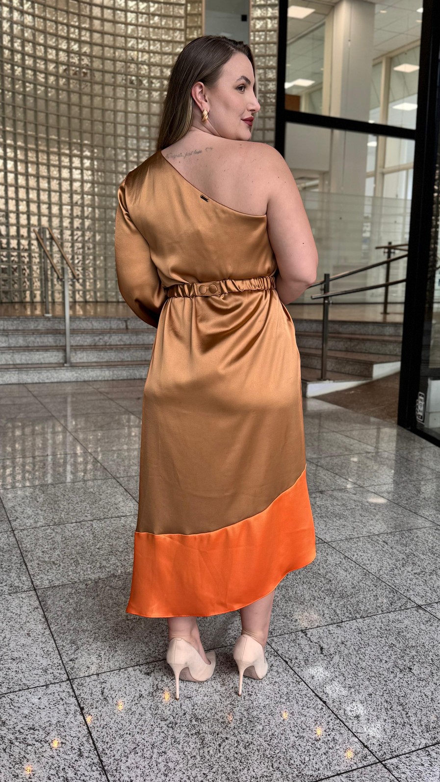 VESTIDO MIDI EM CETIM COM BABADO MORENA ROSA